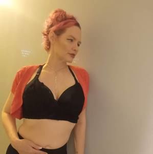 Meet your Posher, Dee